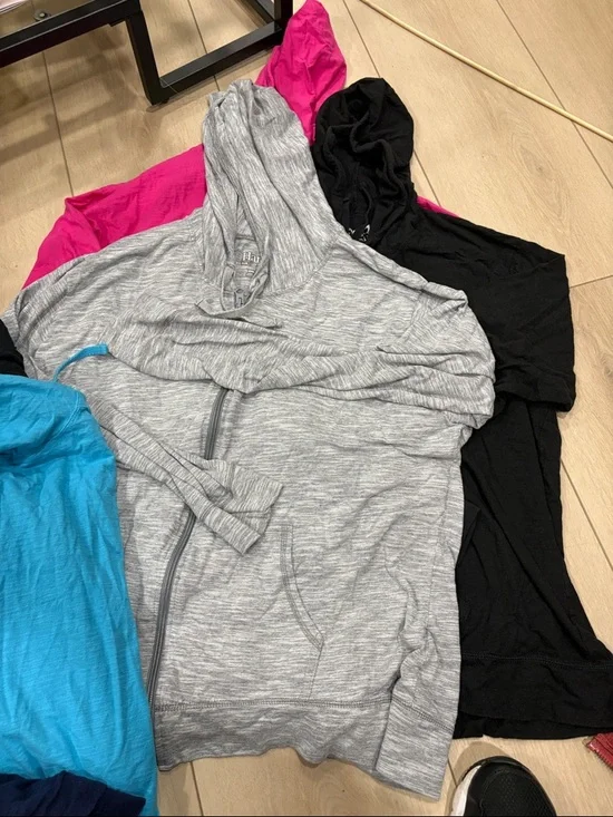 Lot of Women’s Lightweight Hooded Jackets
Hanes XXL - Picture 7 of 7